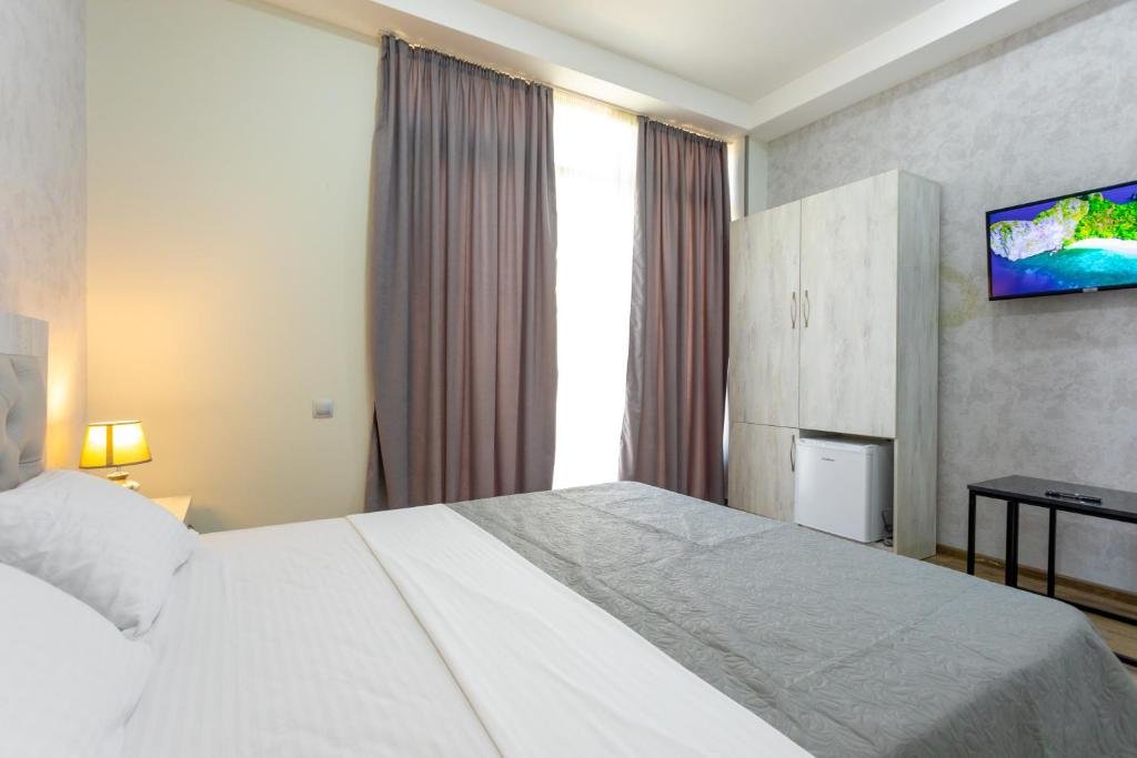 Кутаиси: Hotel Rustaveli