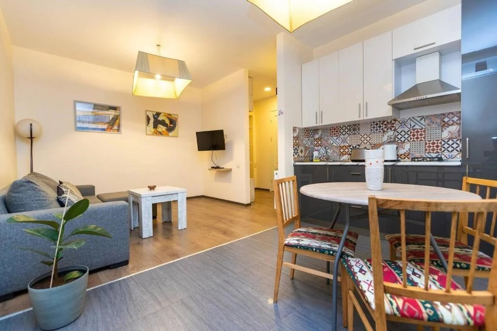 Тбилиси: Wehost Studio With Balcony