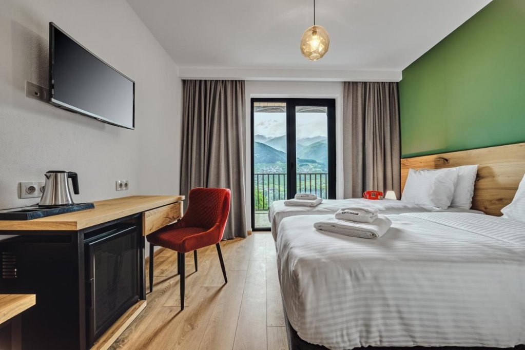 Степанцминда: Intourist Kazbegi