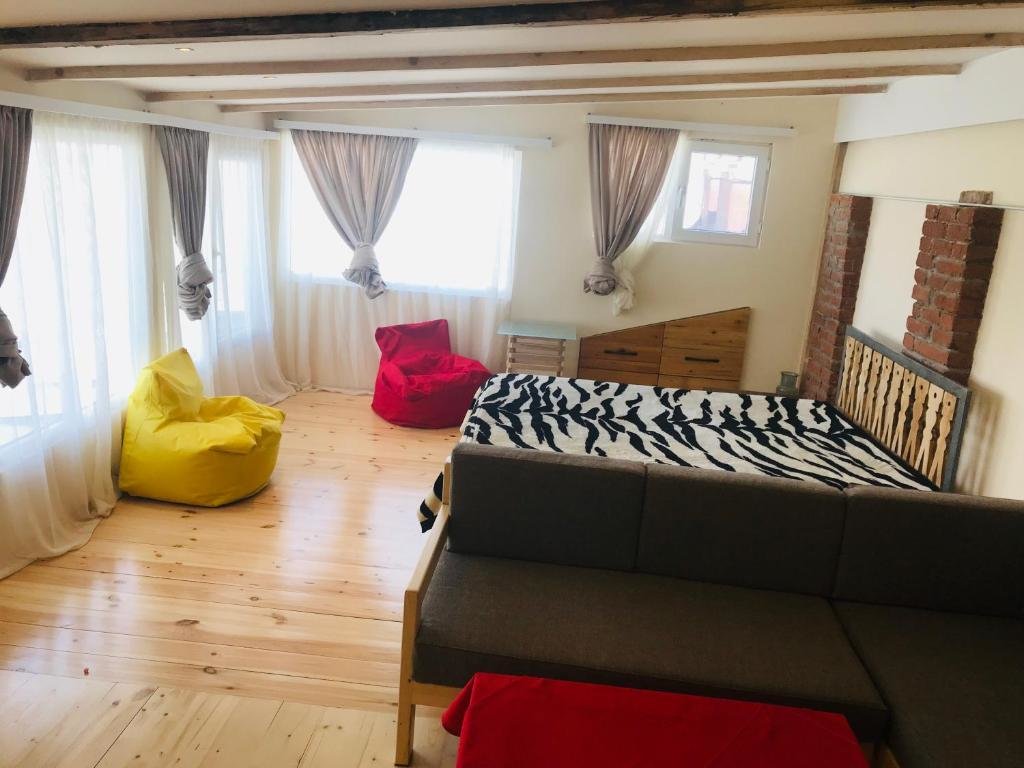 Тбилиси: HOME-HOTEL