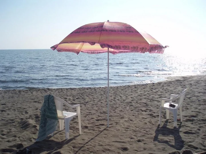 Григолети: Large house at the beach.