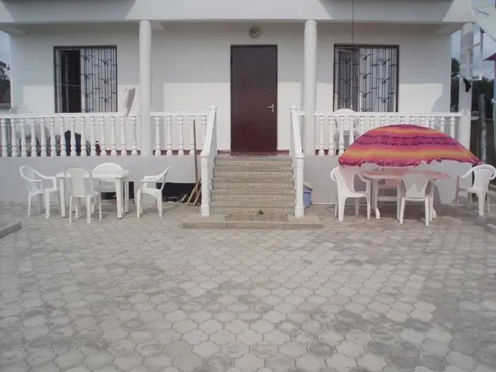Григолети: Large house at the beach.