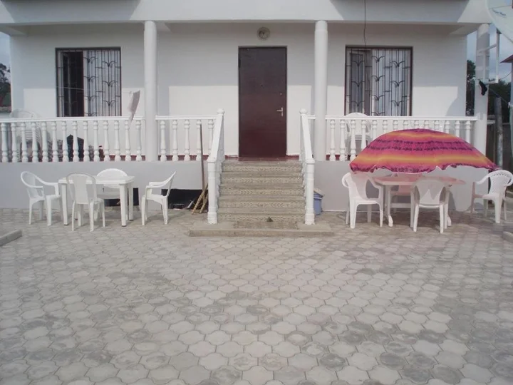 Григолети: Large house at the beach.