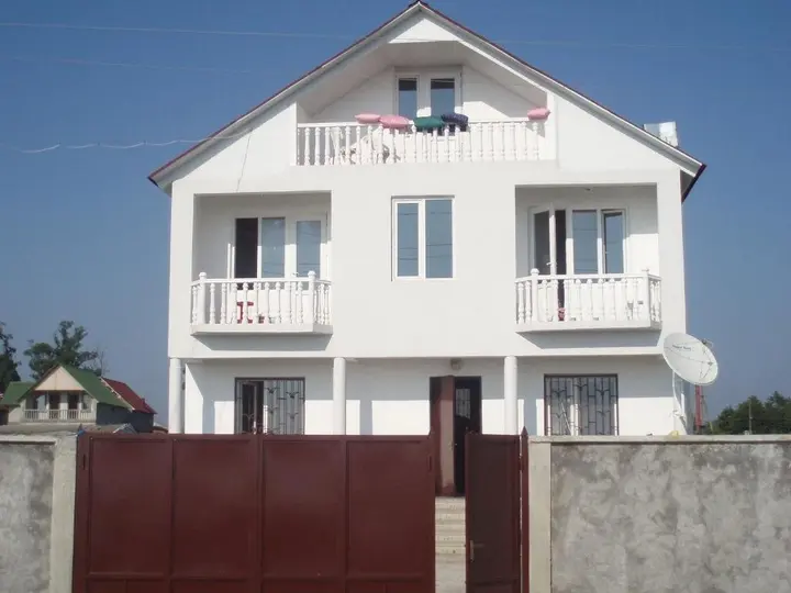 Григолети: Large house at the beach.