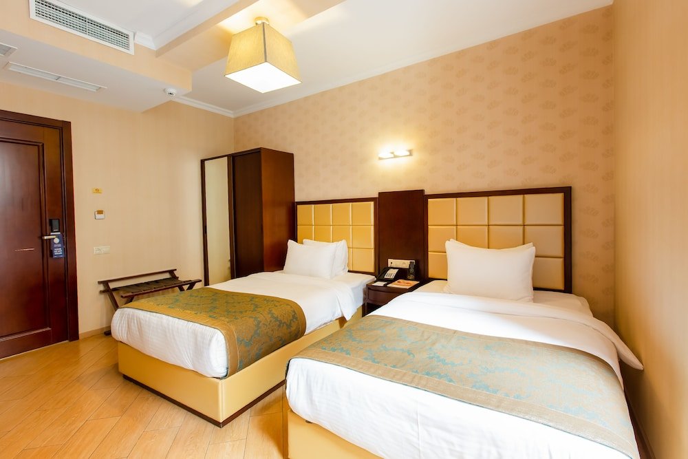 Тбилиси: KMM Hotel