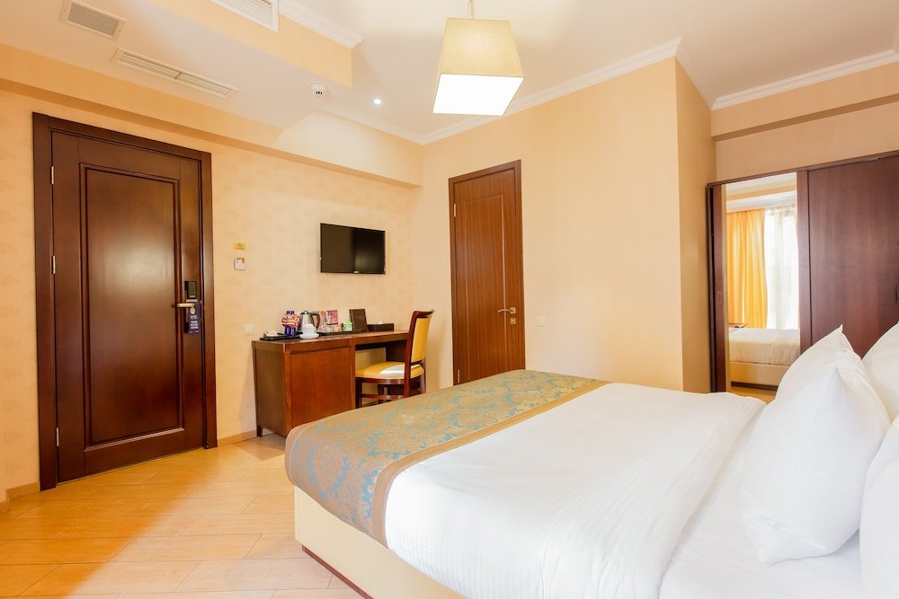 Тбилиси: KMM Hotel
