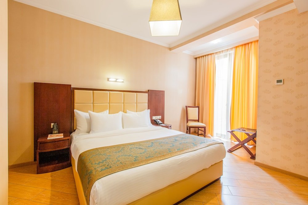 Тбилиси: KMM Hotel