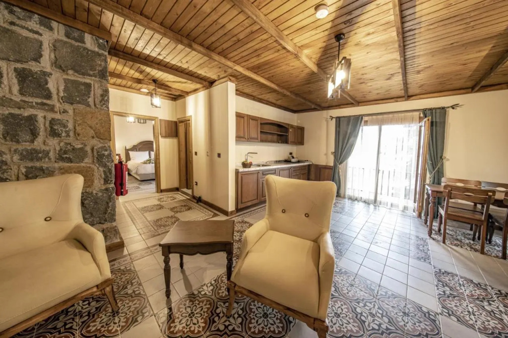 Дамли: Foleya Mountain Resort
