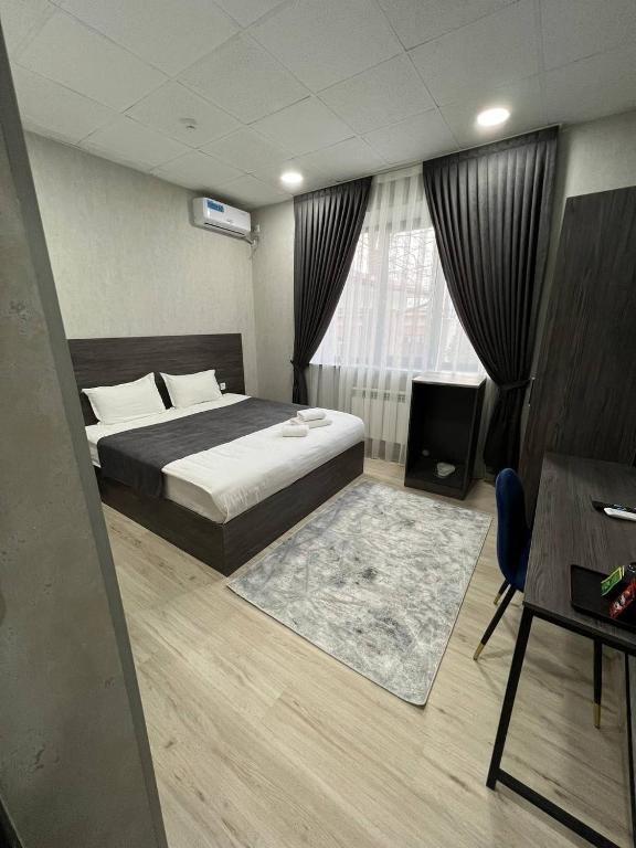 Ташкент: Haziniy Hotel