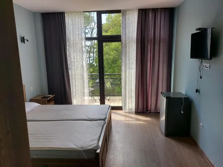 Кобулети: French Hotel