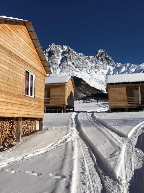 Местиа: Ushba Cottages