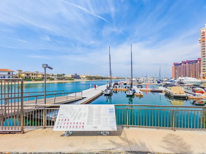 Дубай: Apartments Minimalistic Studio in Palm Views | Palm Jumeirah