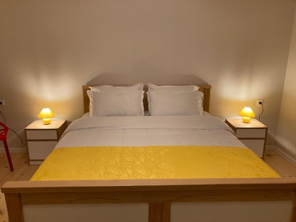 Боржоми: Yellow house