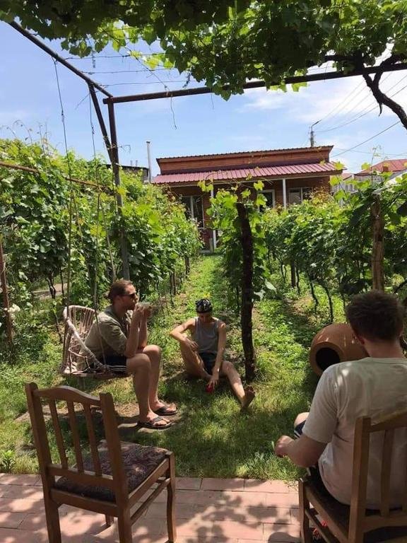 Кварели: Cottage and Gigo Papa's Wine Cellar