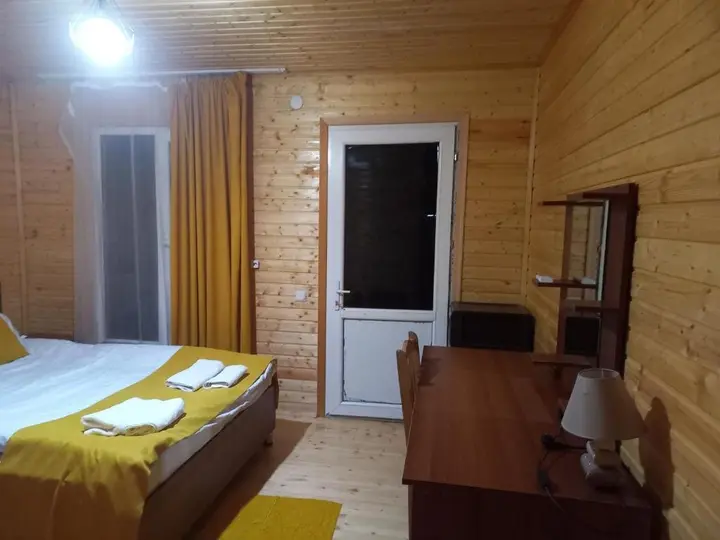 Кварели: Cottage and Gigo Papa's Wine Cellar