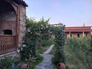 Кварели: Cottage and Gigo Papa's Wine Cellar