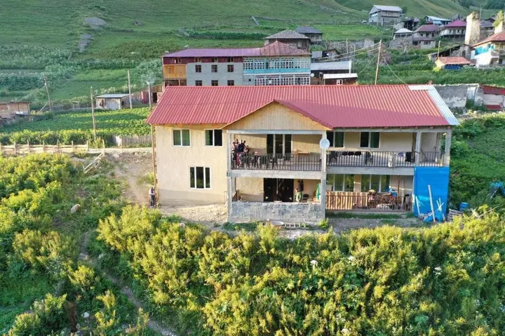 Халде: guest house caucasioni