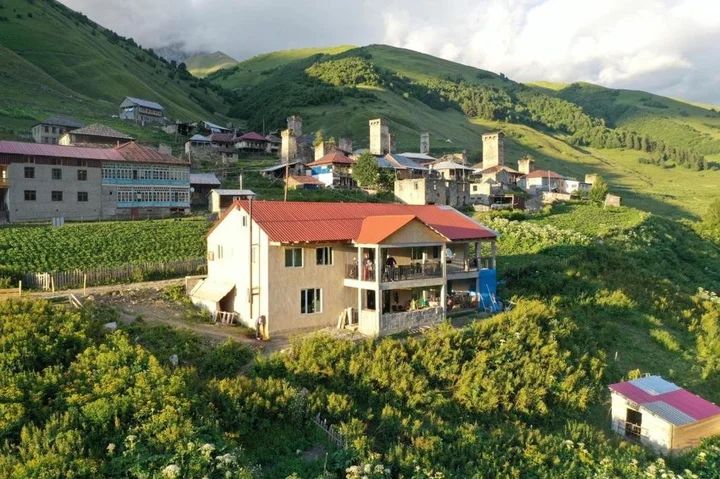 Халде: guest house caucasioni