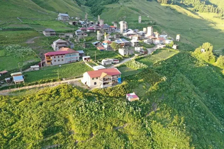 Халде: guest house caucasioni