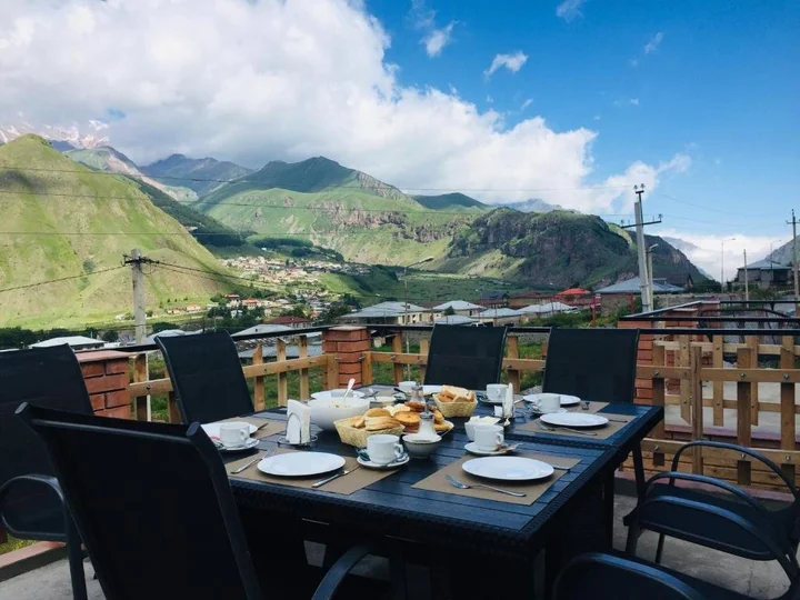 Степанцминда: Vache Hotel