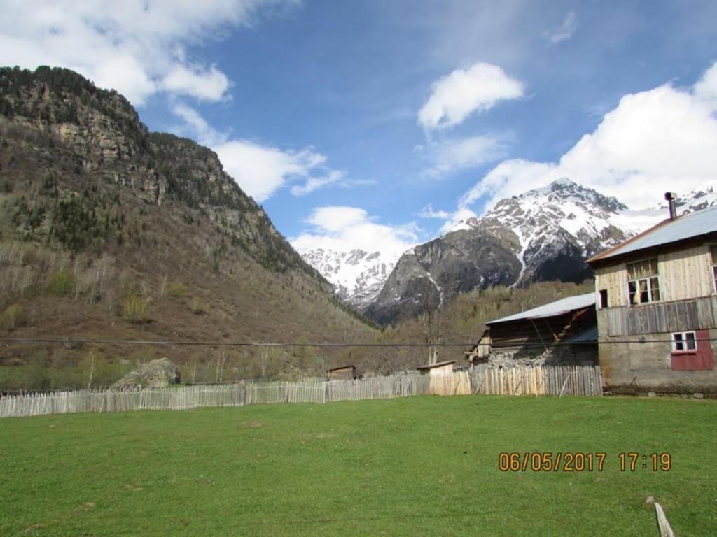 Местиа: Guest House in Zhabeshi Lali