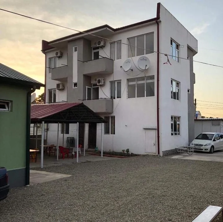 Уреки: Guro'S Guesthouse 118