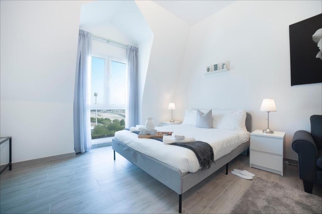 Дубай: Luxe Studio Near Discovery Gardens Metro Station