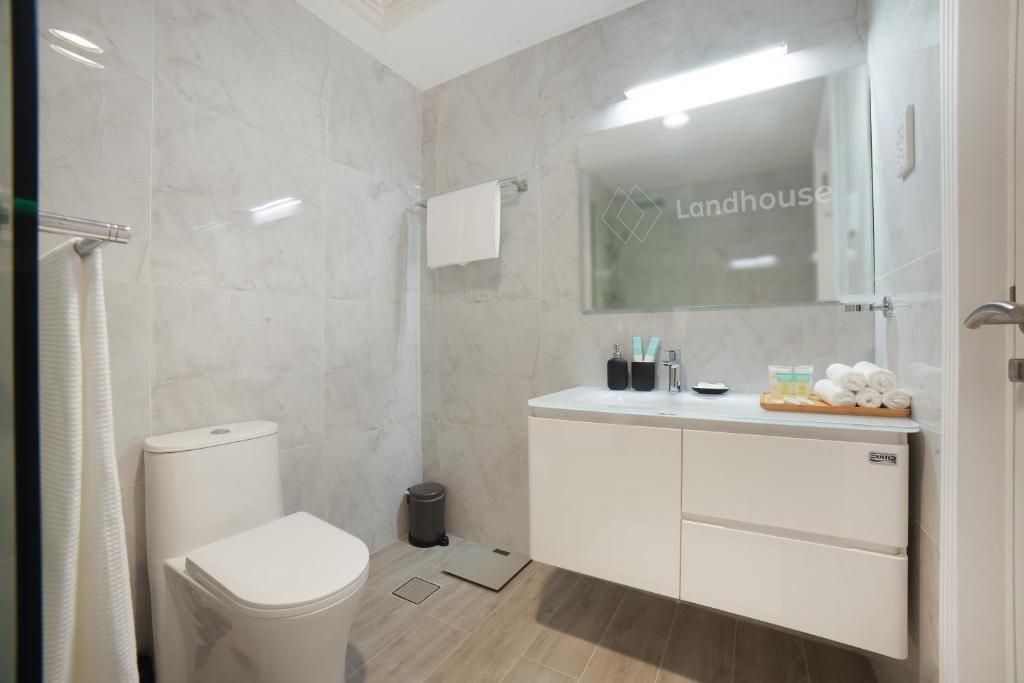 Дубай: Luxe Studio Near Discovery Gardens Metro Station