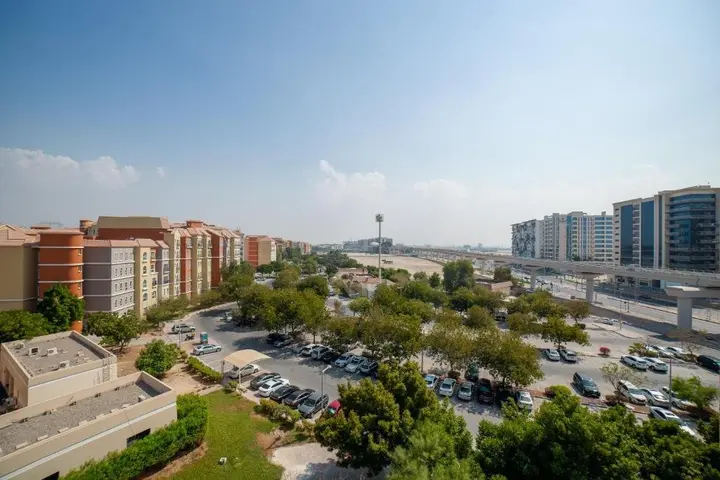 Дубай: Luxe Studio Near Discovery Gardens Metro Station