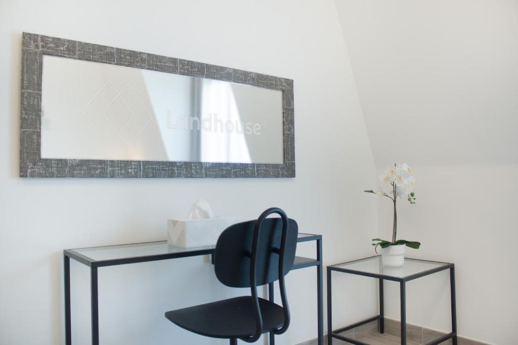 Дубай: Luxe Studio Near Discovery Gardens Metro Station