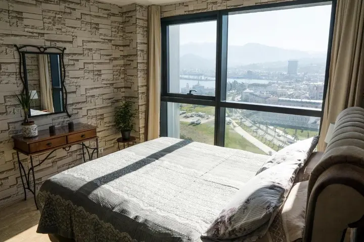 Батуми: Downtown studio with beautiful views / Porta Tower