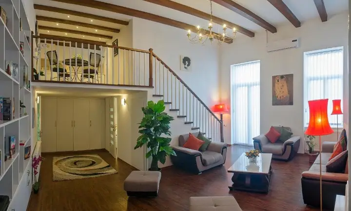 Exquisite Two Bedroom Apartment With a Mezzanine — фото 3