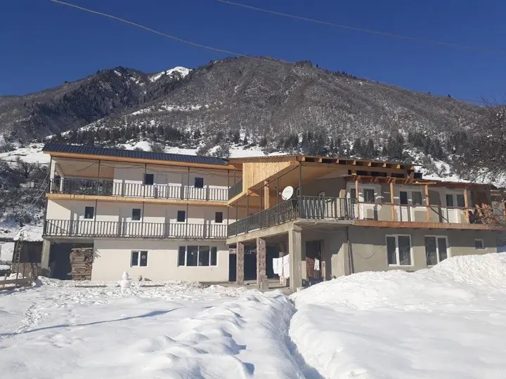 Местиа: Guest House Khergiani