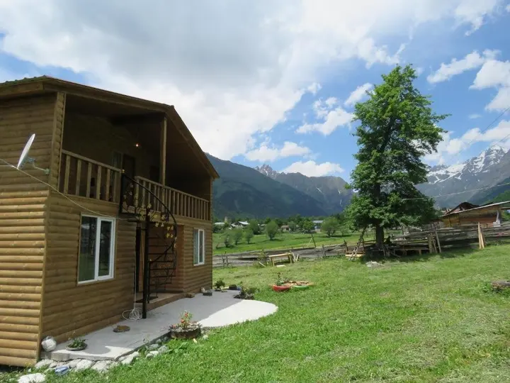 Местиа: Guest House Guli