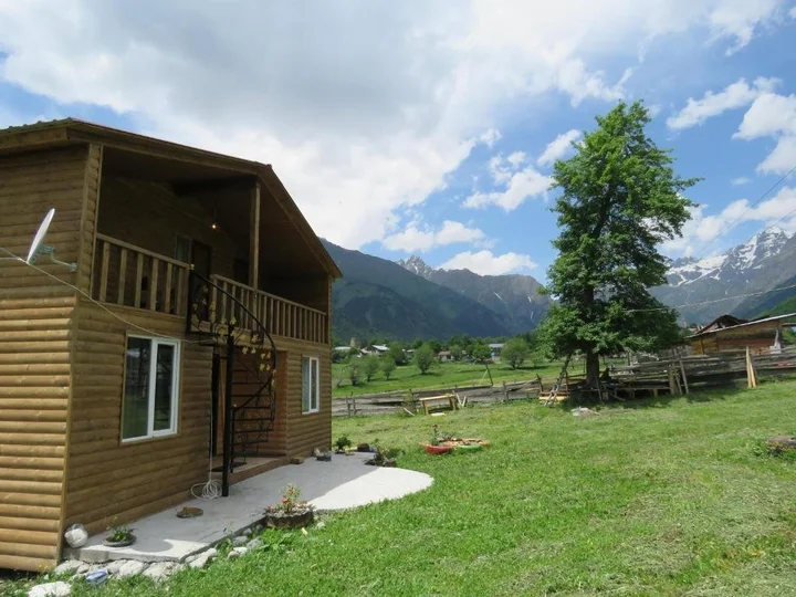 Местиа: Guest House Guli
