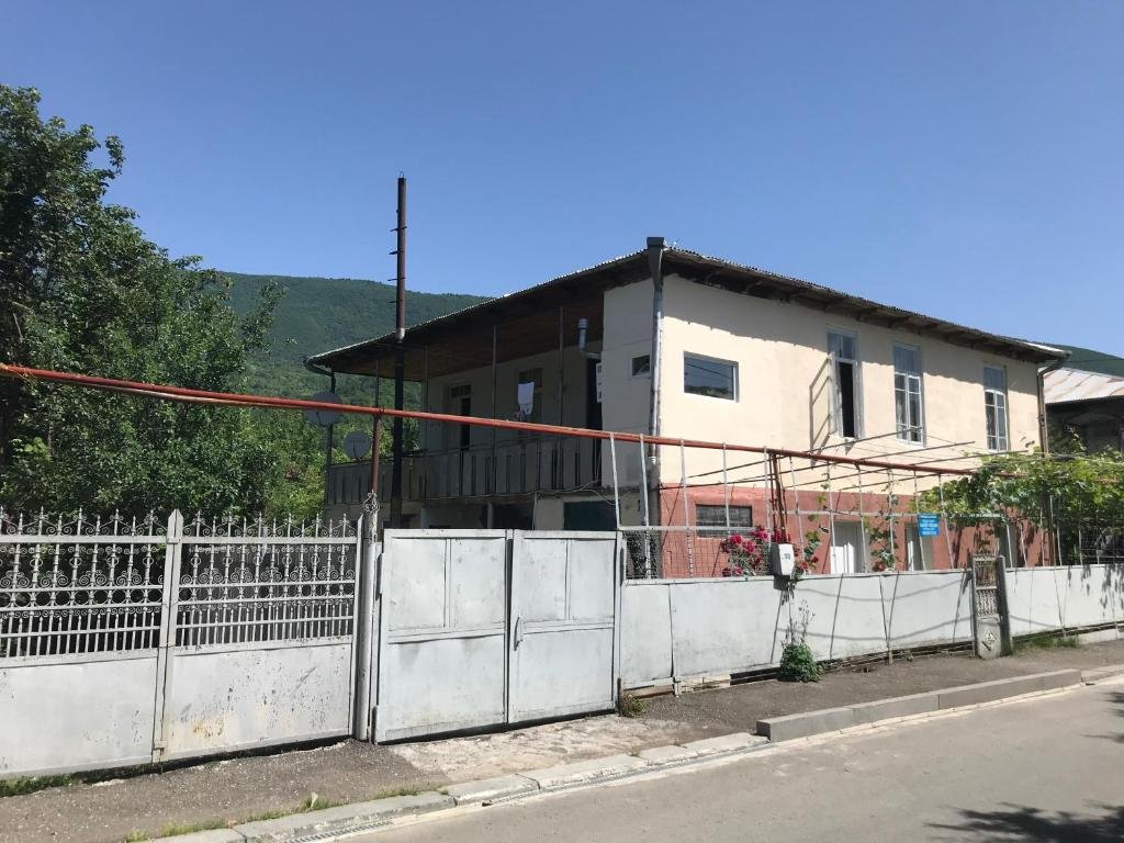 Амбролаури: Chveni Ezo