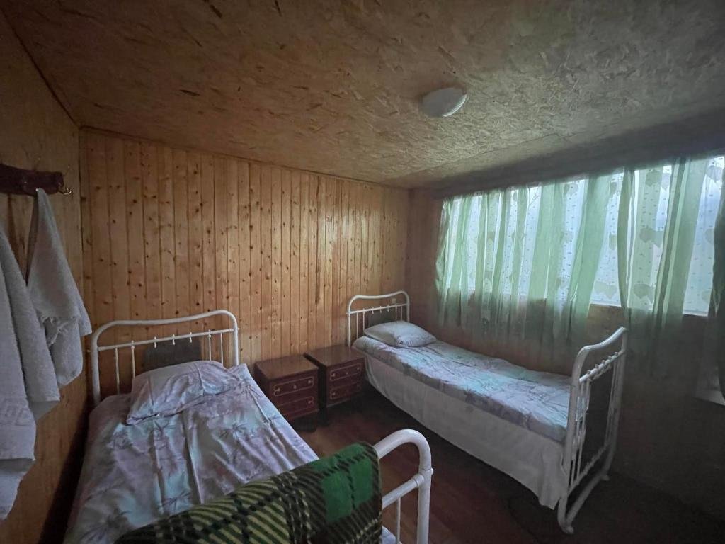 Амбролаури: Chveni Ezo