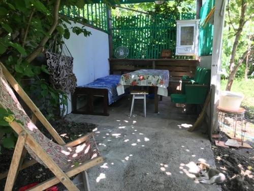 Амбролаури: Chveni Ezo