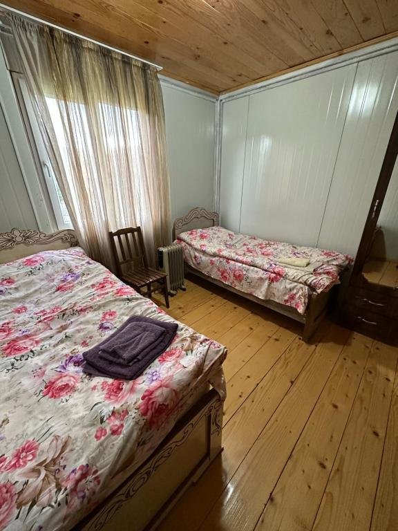 Амбролаури: Guesthouse Space