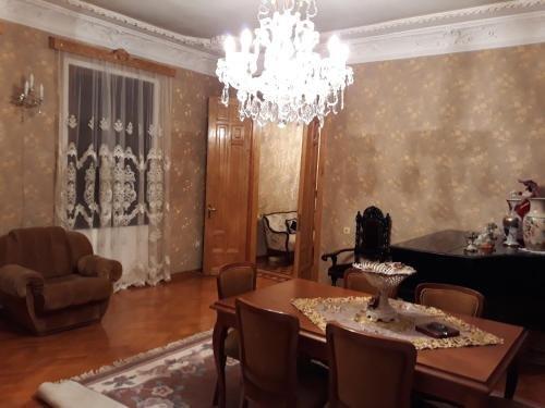 Кутаиси: friends house