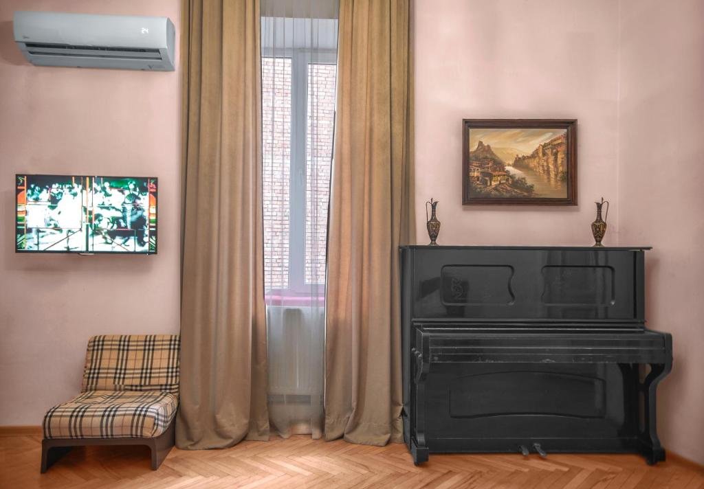 Тбилиси: Century House On Vera