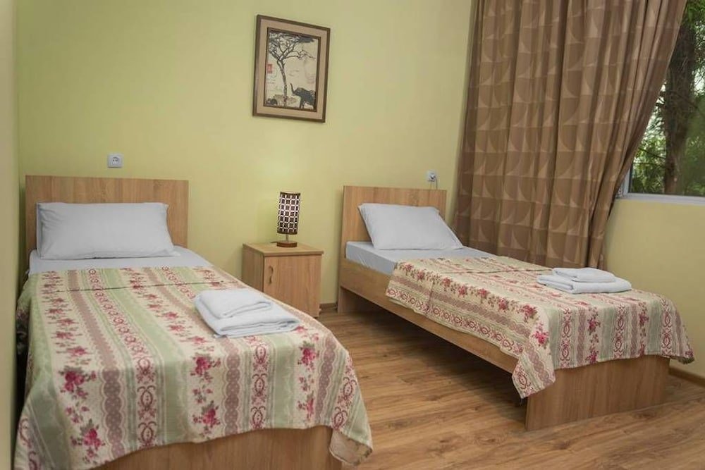 Уреки: Holiday Cottage