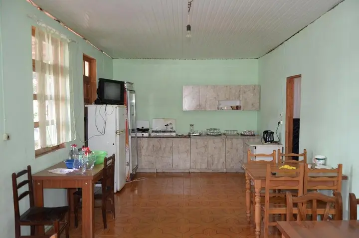 Уреки: Garden of Glee Inn