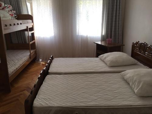 Гонио: Guest House Family