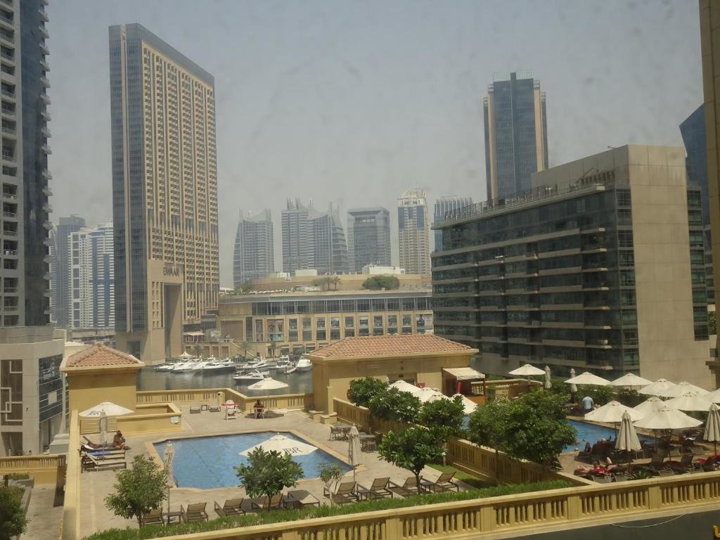 Дубай: JCB Dubai Marina Apartment