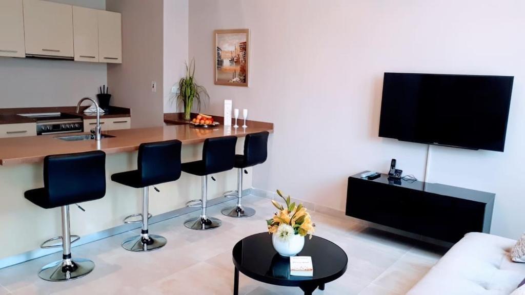 Дубай: JCB Dubai Marina Apartment