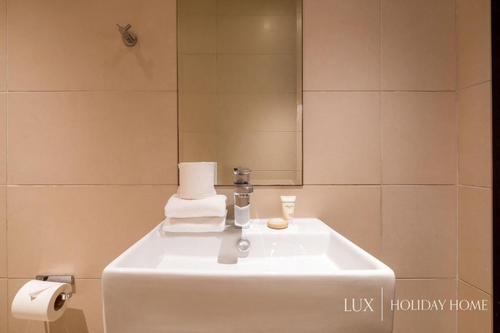 Дубай: LUX - The Modern Dubai Marina Suite 1