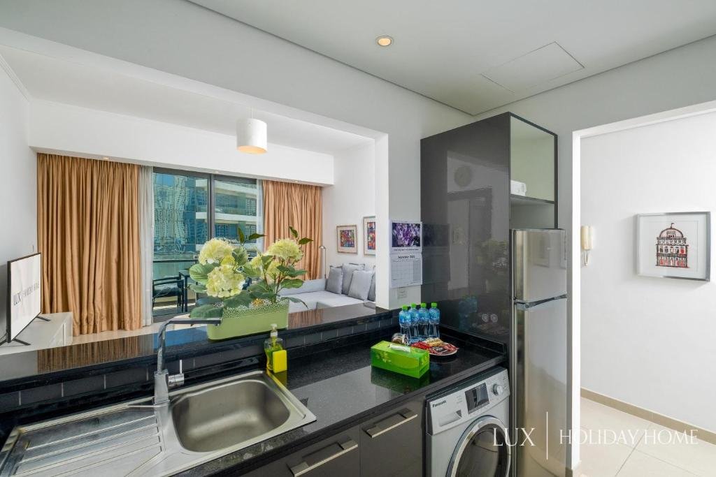 Дубай: LUX - The Modern Dubai Marina Suite 1