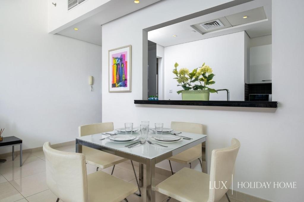 Дубай: LUX - The Modern Dubai Marina Suite 1