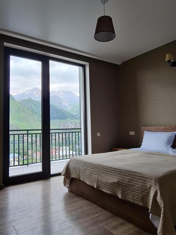 Степанцминда: Kazbegi 4U